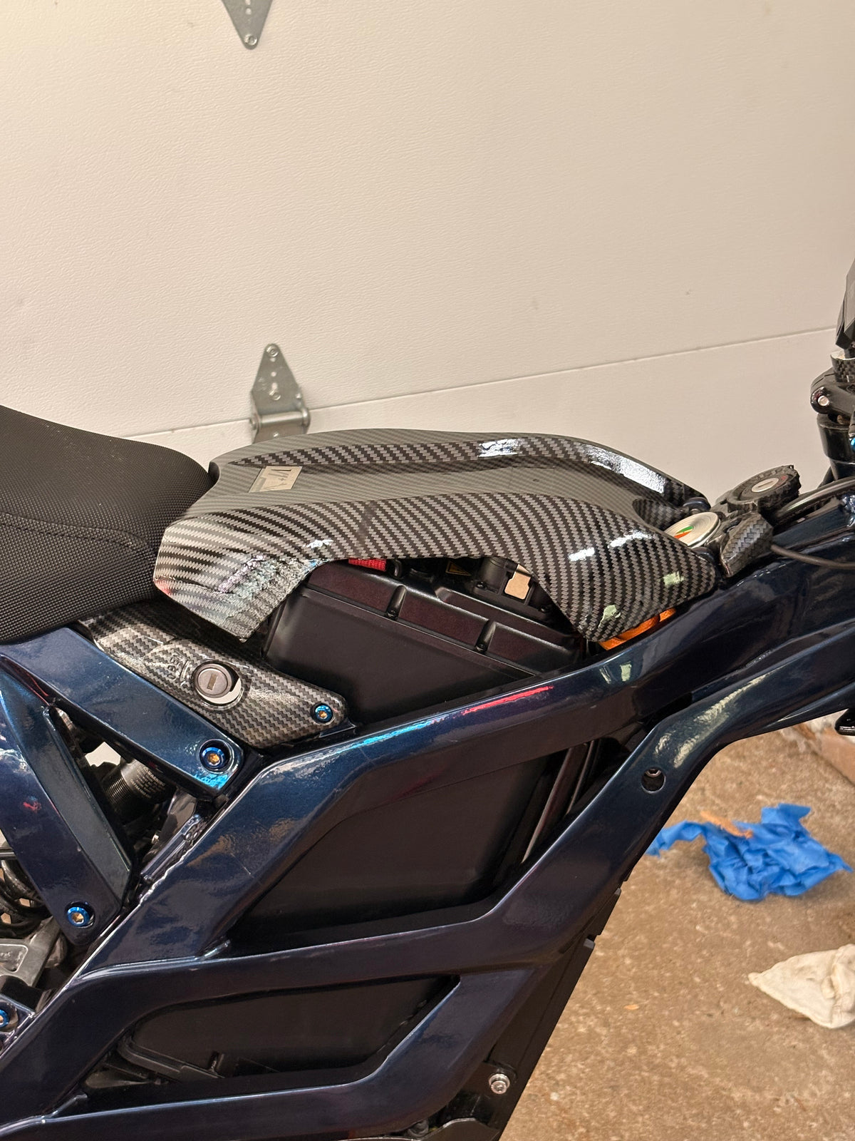 Glossy/matt finish Carbon 79bike Battery Lids